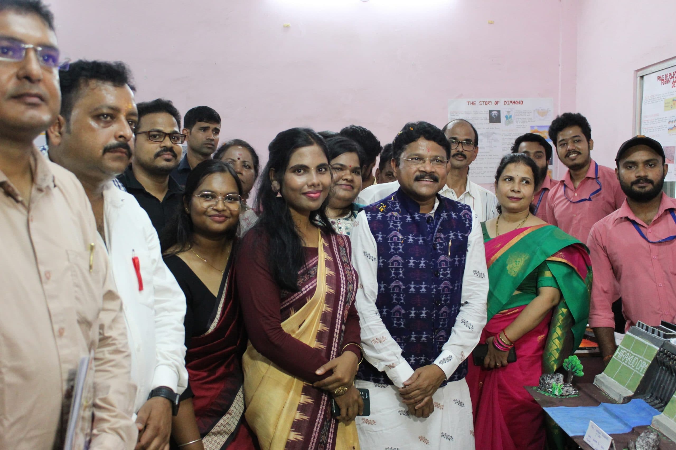 अपनी सृजनशीलता विकसित करें छात्र-छात्राएं : स्वास्थ्य मंत्री