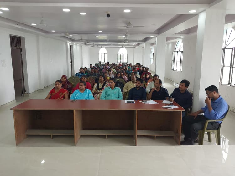 पुस्तकालय होता है ज्ञान का भंडार