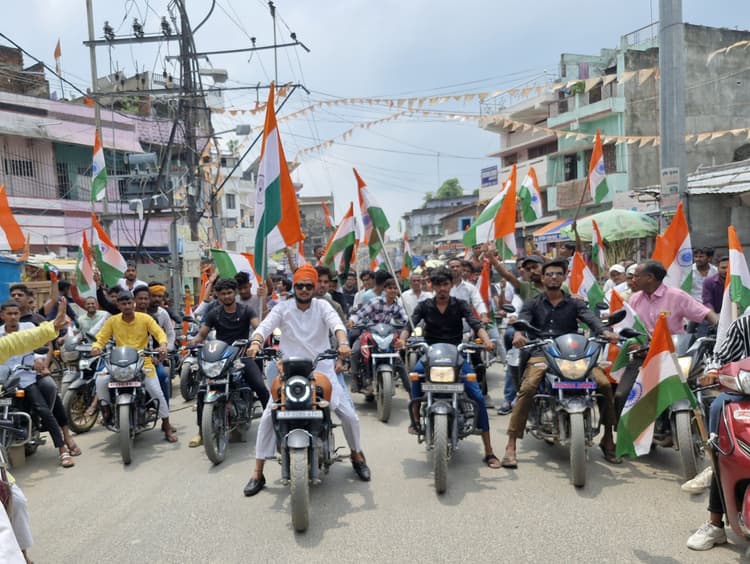 भाजपा ने शेरघाटी में निकाली बाइक तिरंगा यात्रा