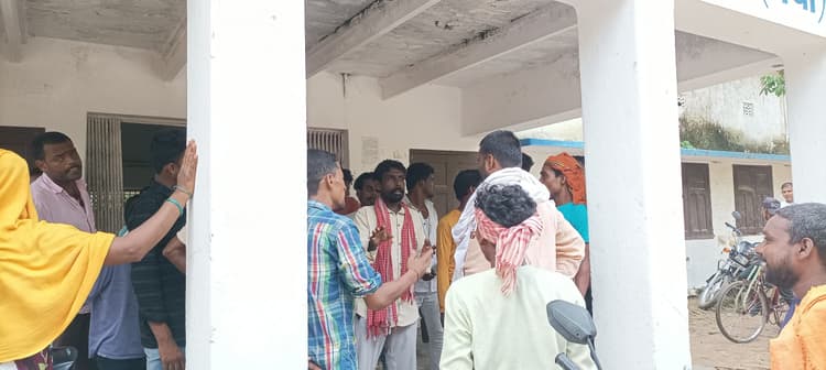 नगर पंचायत में साफ-सफाई की व्यवस्था पर संवेदक ने किये हाथ खड़े