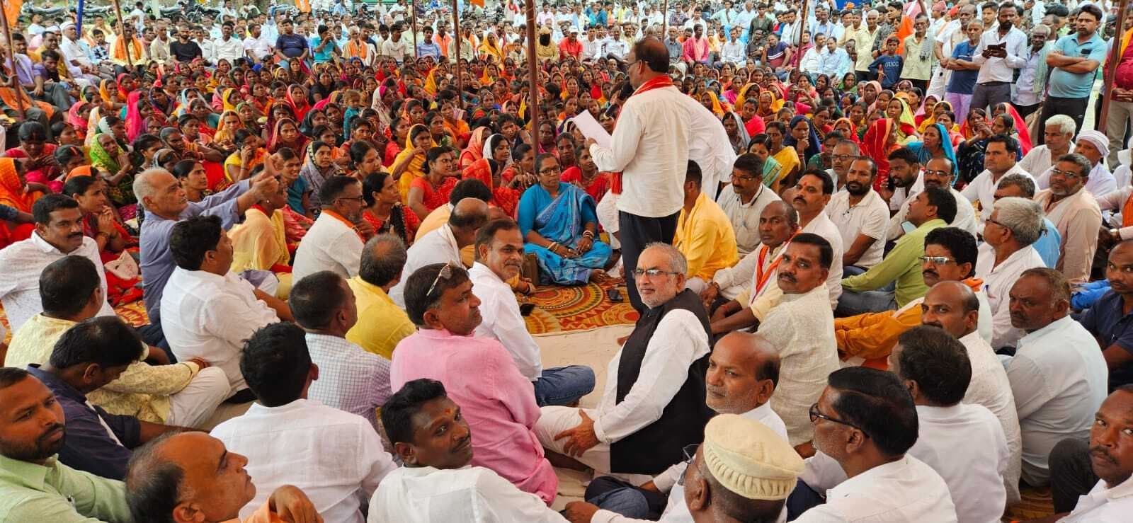 अंचल कार्यालय में व्याप्त भ्रष्टाचार के विरोध में भाजपा ने दिया धरना