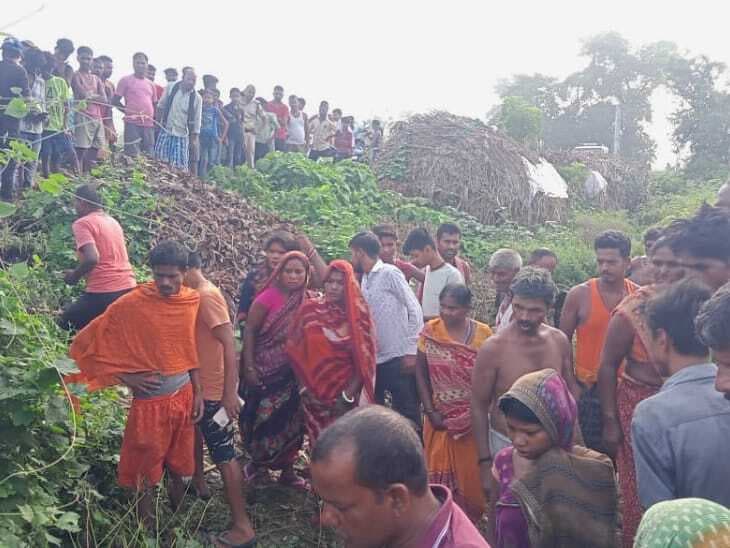 अज्ञात महिला की गोली मार हत्या, झाड़ी में अर्धनग्न अवस्था में मिला शव
