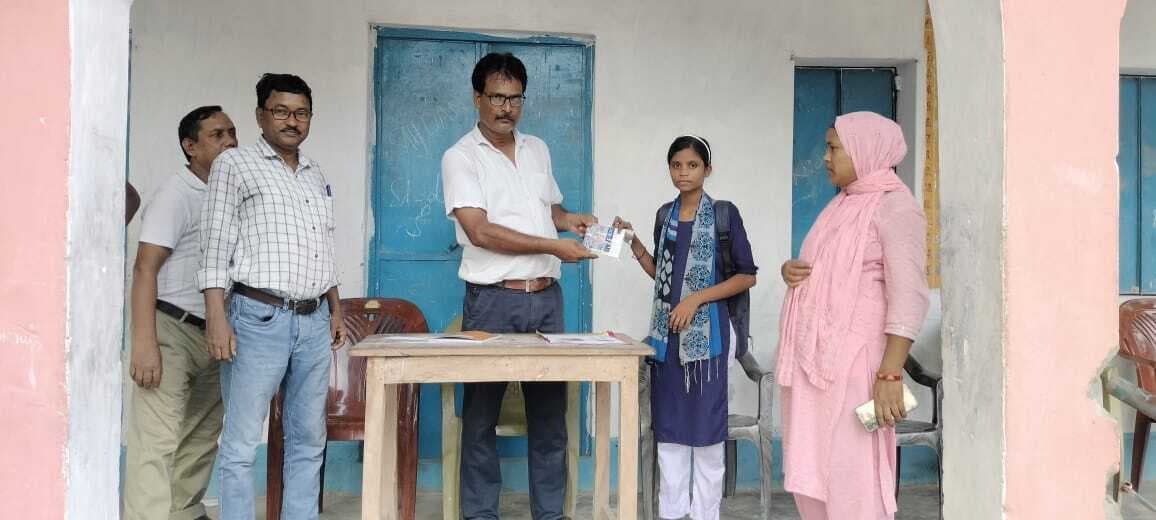 पेंटिंग प्रतियोगिता में छात्र-छात्राओं को किया गया पुरस्कृत