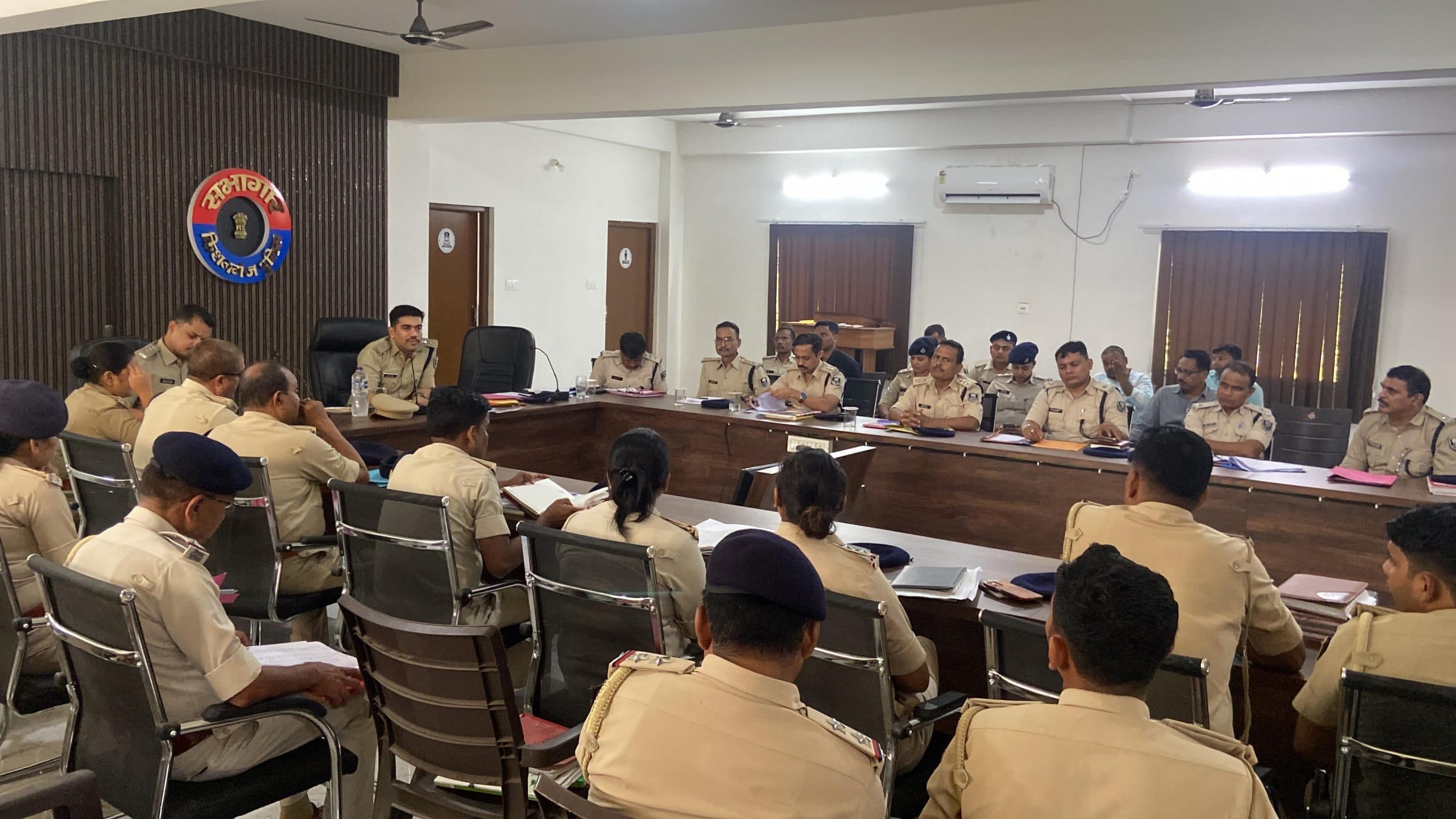 स्वतंत्रता दिवस पर थानाध्यक्षों को सतर्कता बरतने का एसपी ने दिया निर्देश