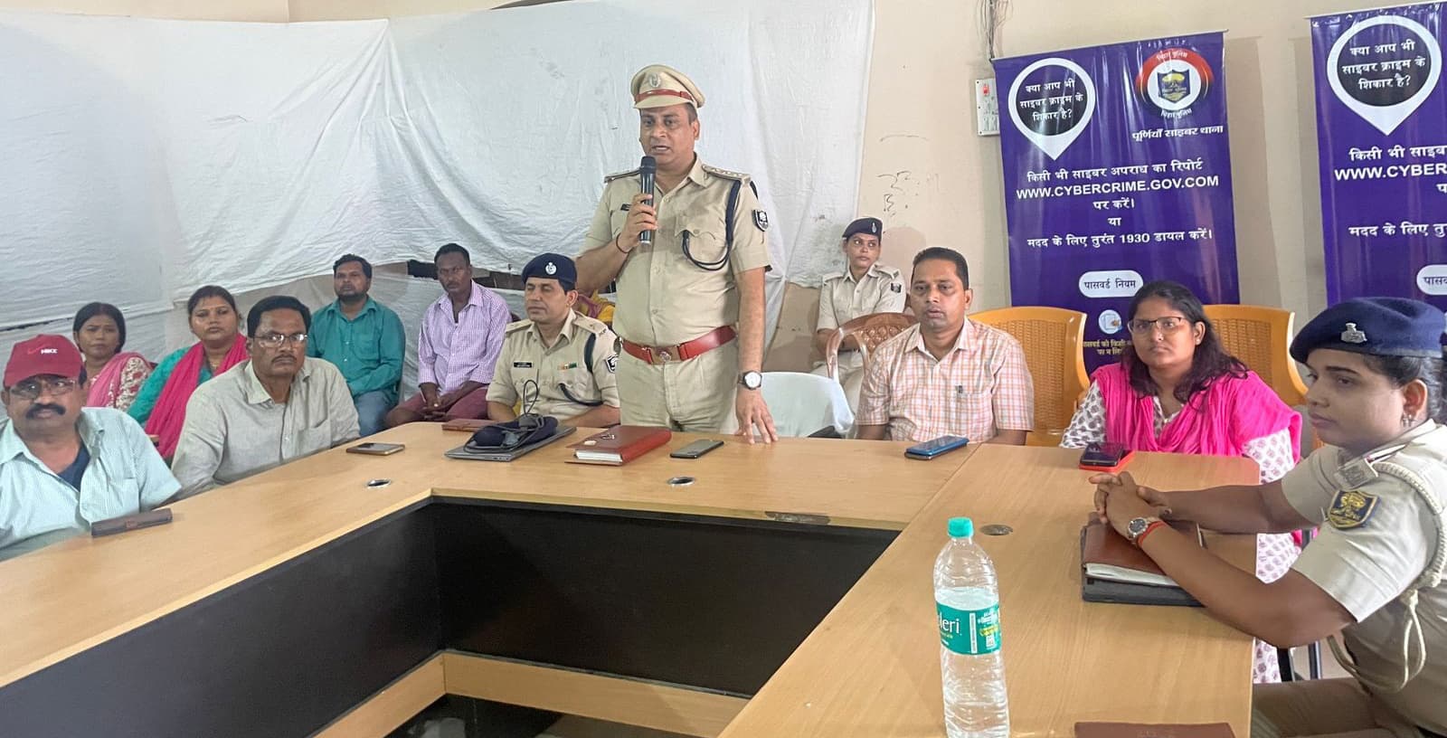 Cyber Crime Awareness: कसबा में साइबर क्राइम जागरूकता कार्यशाला: आभासी खतरों से सतर्क रहने की दी सलाह