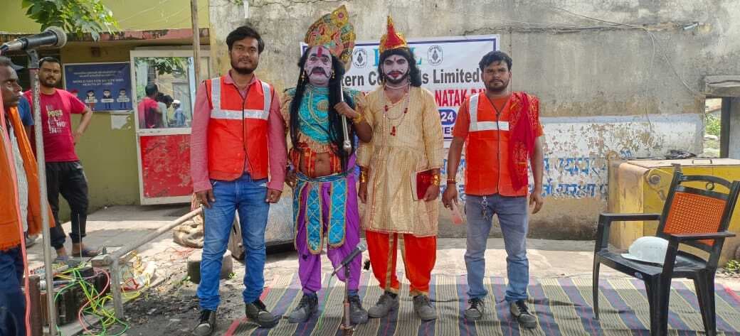 नुक्कड़ नाटक के जरिये कर्मियों को सुरक्षा उपायों को लेकर किया जागरूक, अधिकारियों व कर्मियों ने मंचन में किया सहयोग