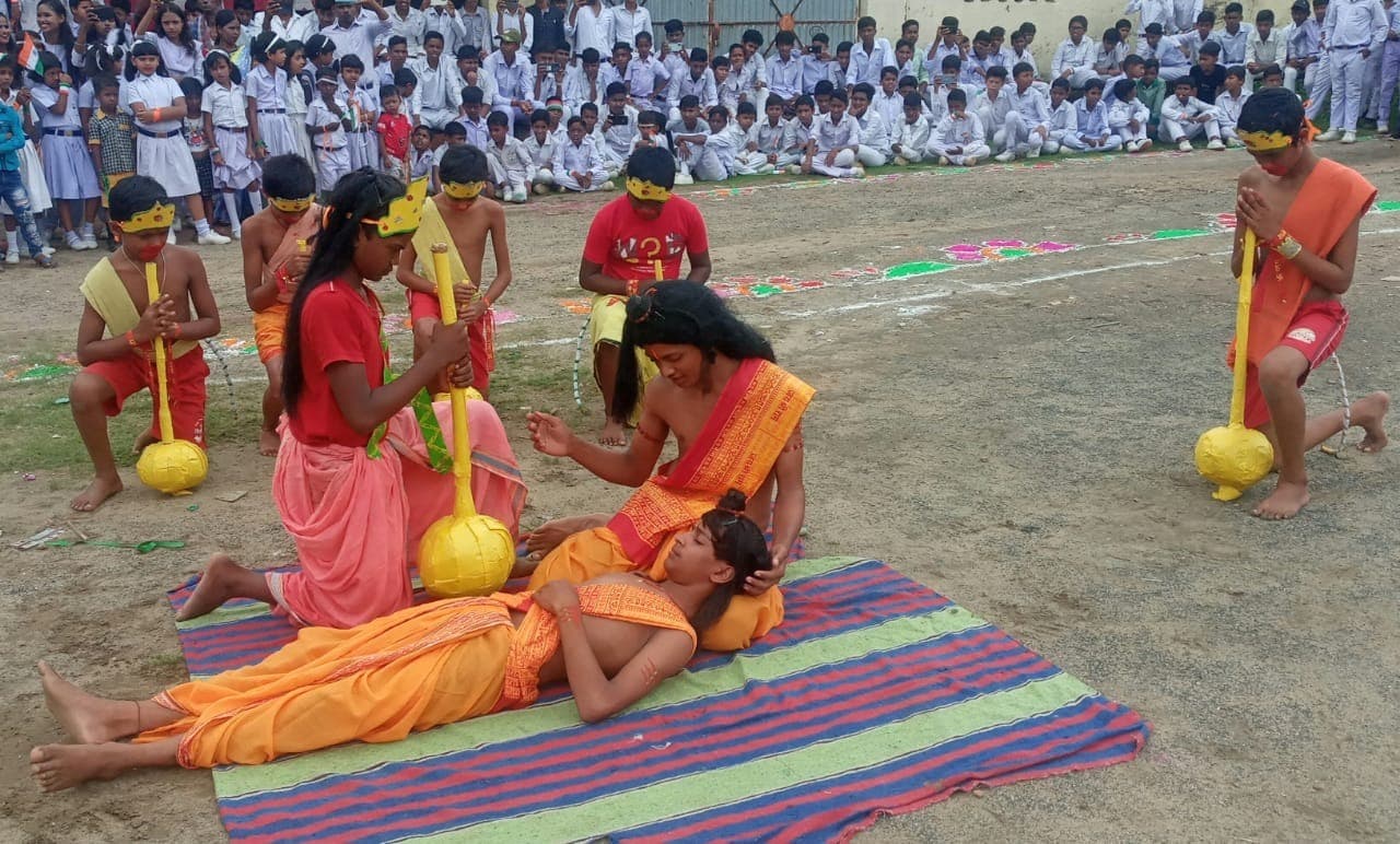 सरस्वती विद्या मंदिर में छात्राओं ने किया पूर्वाभ्यास