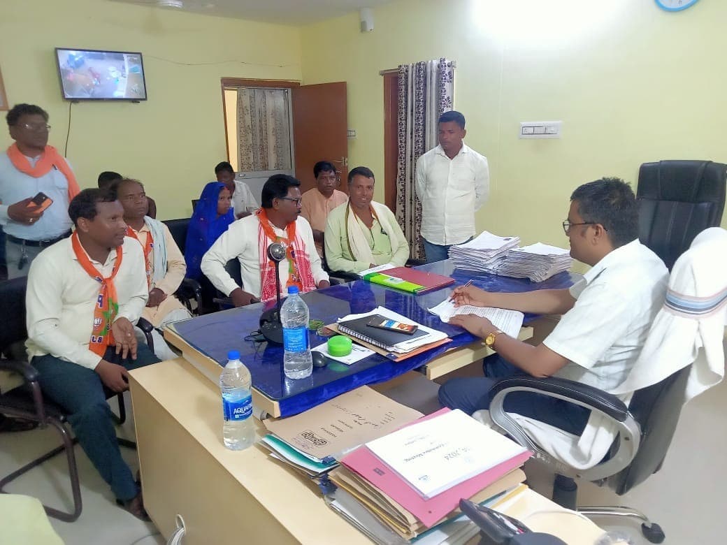 भाजपाइयों ने हेमंत सरकार की आदिवासी विरोधी नीतियों के खिलाफ निकाली रैली