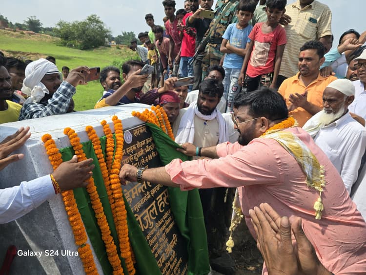 मंत्री हफीजुल ने 6.34 करोड़ की लागत से बनने वाली सड़क के लिए किया शिलान्यास