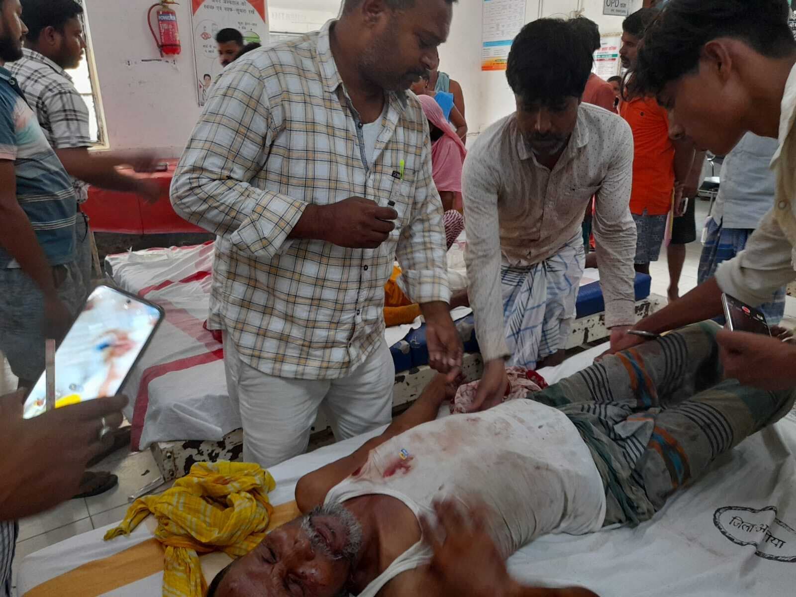 Araria Crime News: बच्चों के झगड़े ने लिया विकराल रूप, गोलीबारी में पांच लोग गंभीर