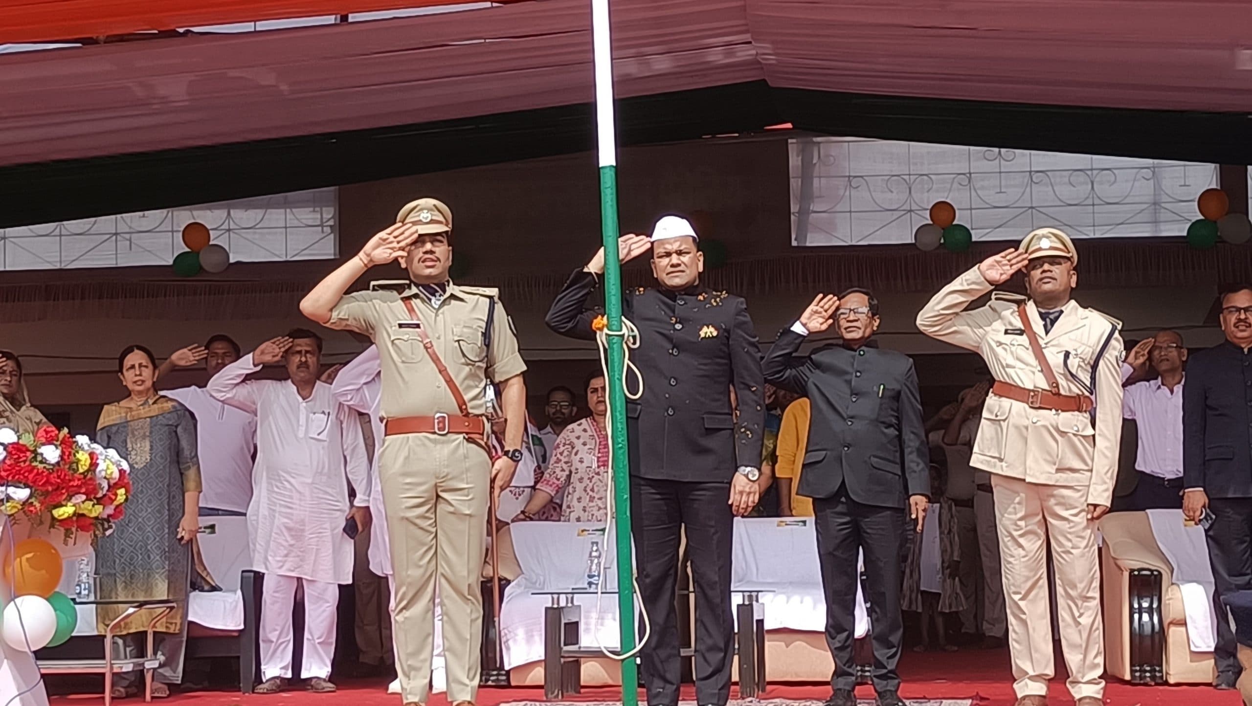 शान से अशफाक उल्ला खां स्टेडियम में लहराया तिरंगा, डीएम ने कहा जिला विकास के पथ पर अग्रसर