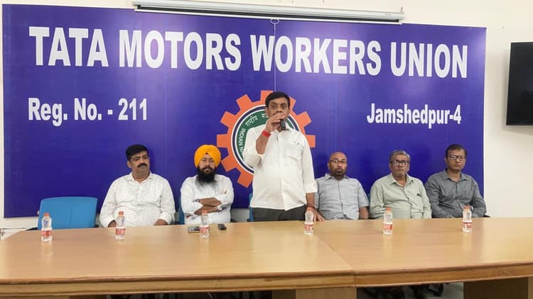 टाटा मोटर्स में यूनियन अध्यक्ष, महामंत्री करायेंगे बेहतर बोनस