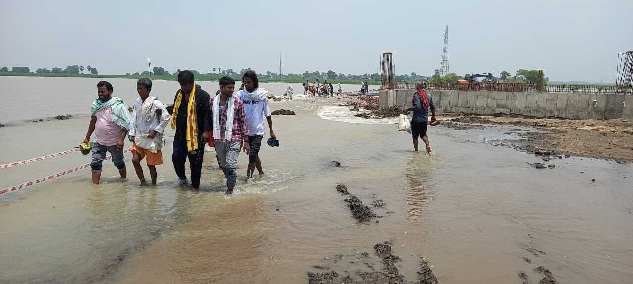 गंगा व कोसी के जलस्तर में उफान जारी,  घाटों पर पानी का प्रेशर बढ़ा