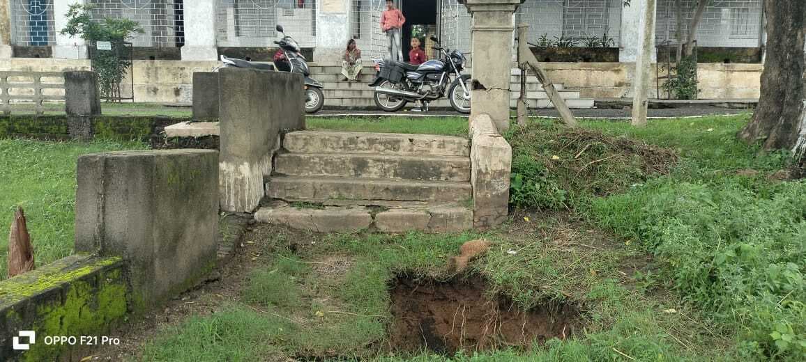 लंकास्टर अस्पताल के परिसर में बना गोफ, लोगों में दहशत