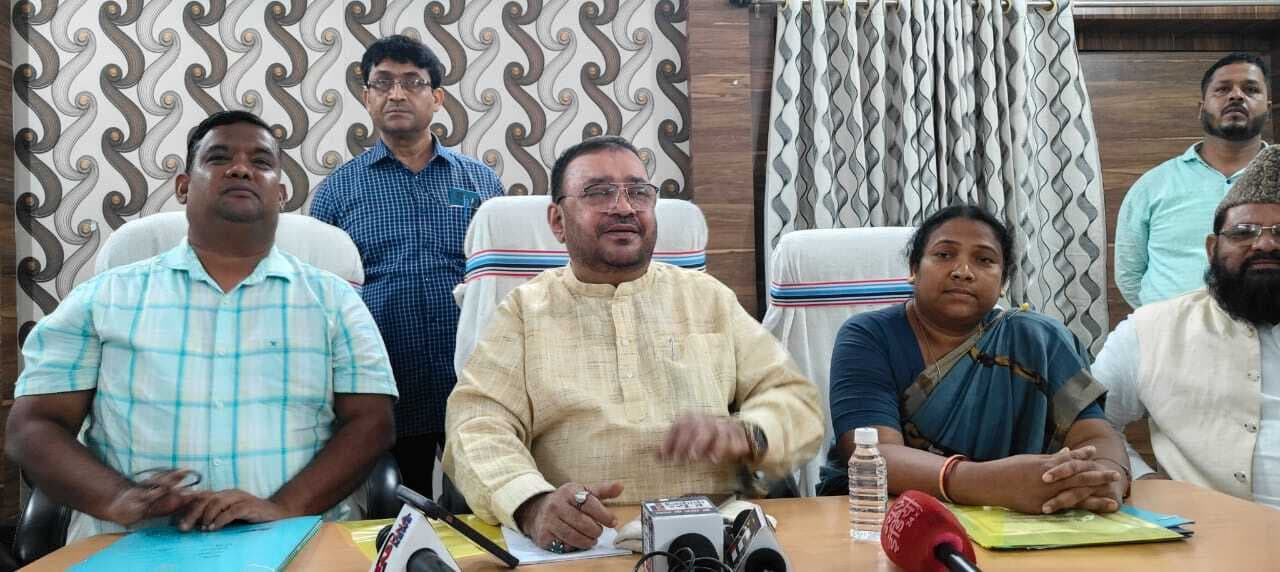 पाकुड़ में उर्दू स्कूल खोलने की सरकार से मांग करेगा आयोग : हिदायतुल्लाह खान