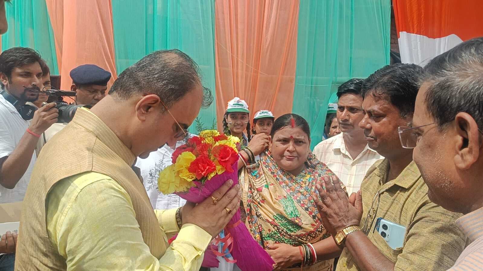 महादलित टोला में झंडोत्तोलन कार्यक्रम में शामिल हुए मंत्री