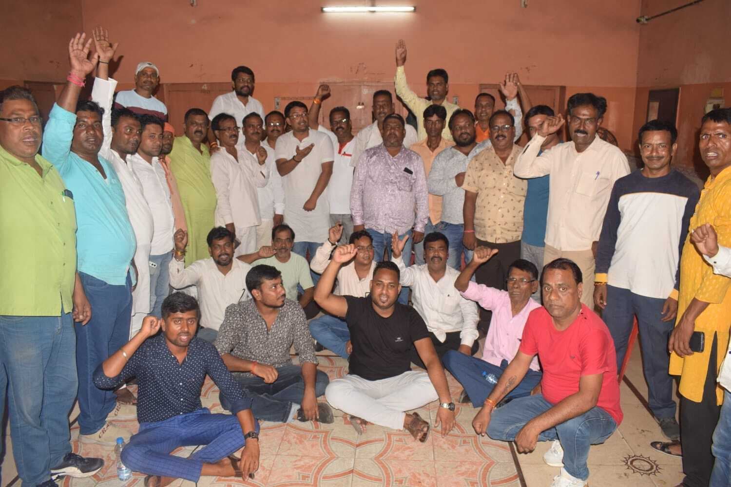 भाजपा महानगर अध्यक्ष के खिलाफ झरिया में मोर्चा खोला