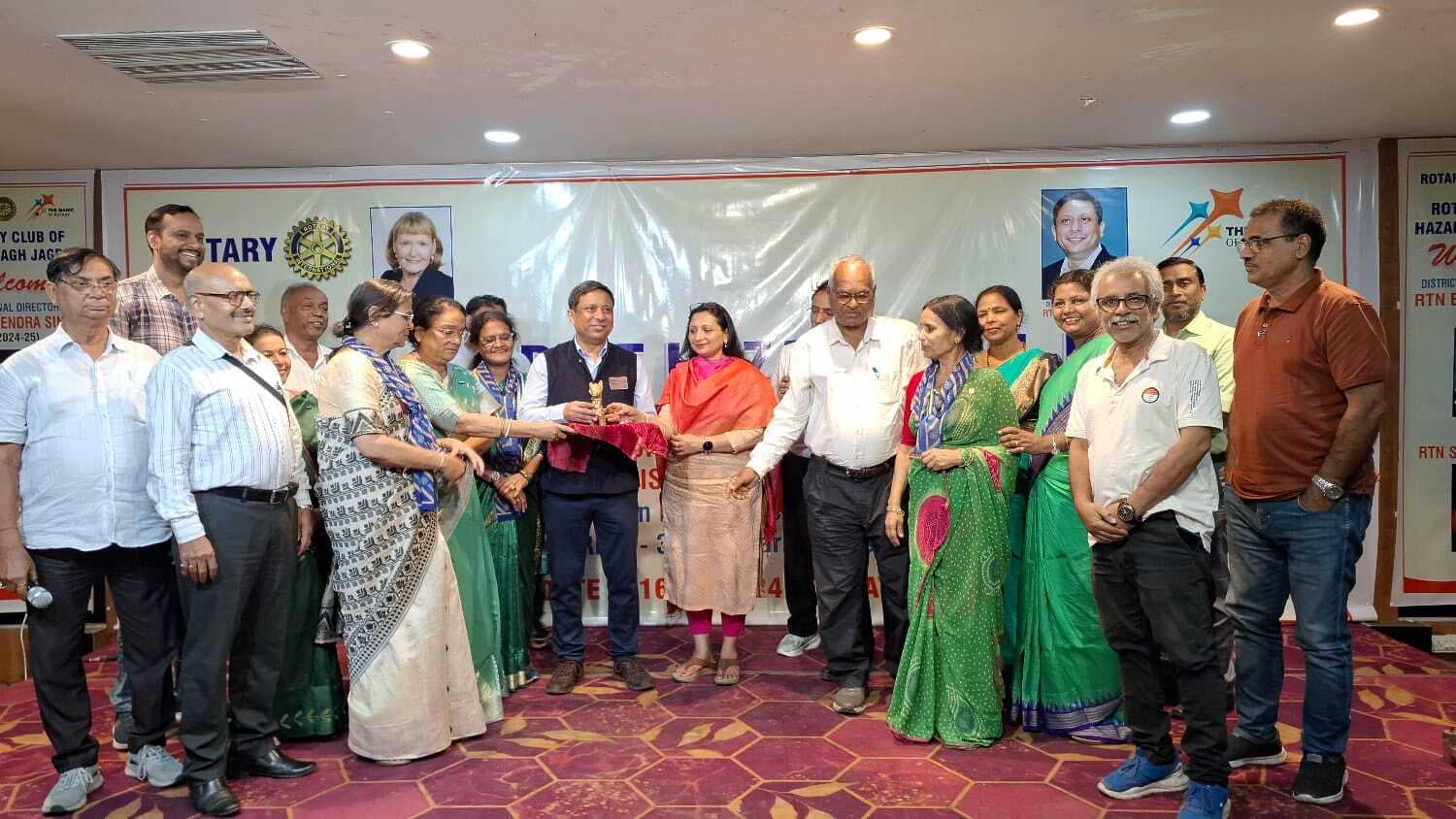समाज सेवा के क्षेत्र में रोटरी क्लब का बेहतर योगदान : डिस्ट्रिक्ट गवर्नर