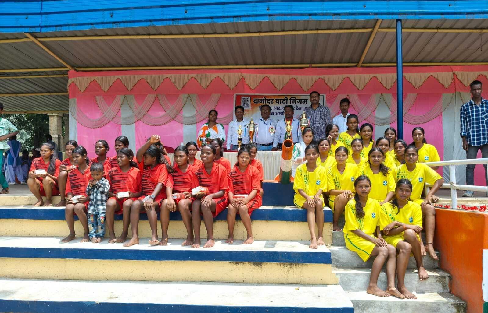 स्वतंत्रता दिवस पर फुटबॉल टूर्नामेंट में कंप्यूटर प्रशिक्षण टीम विजयी