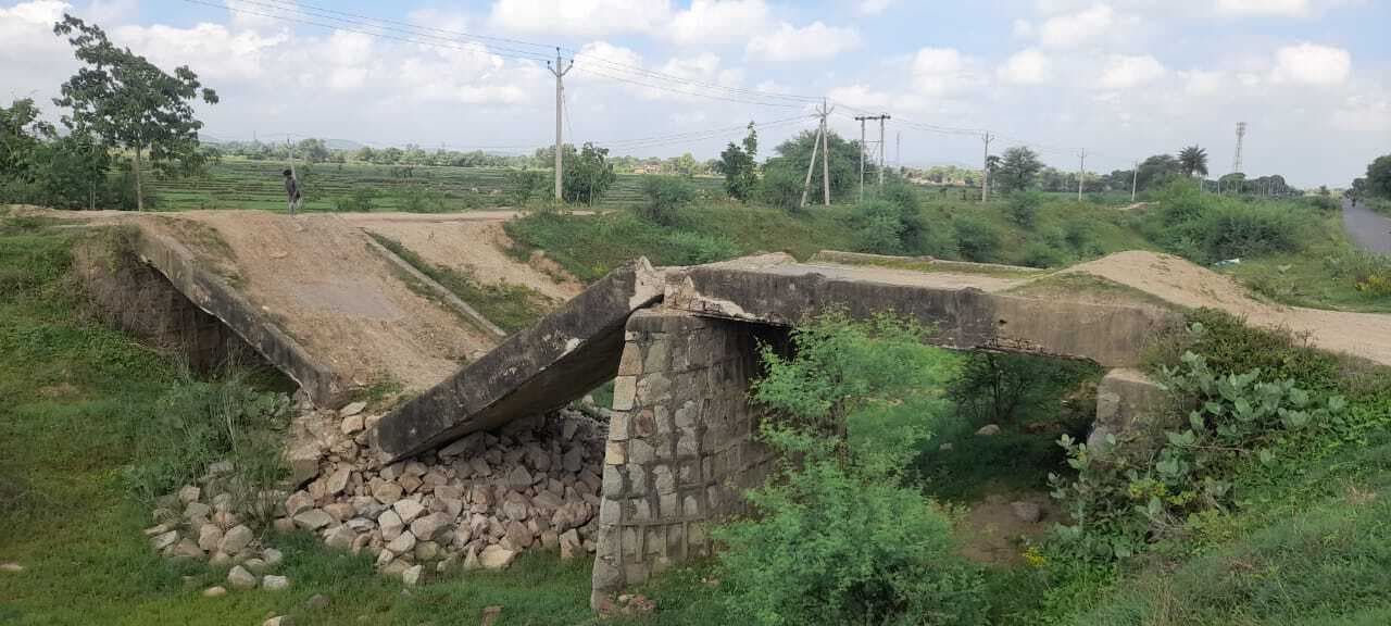 उत्तर कोयल नहर में क्षतिग्रस्त पुल का नहीं हुआ निर्माण