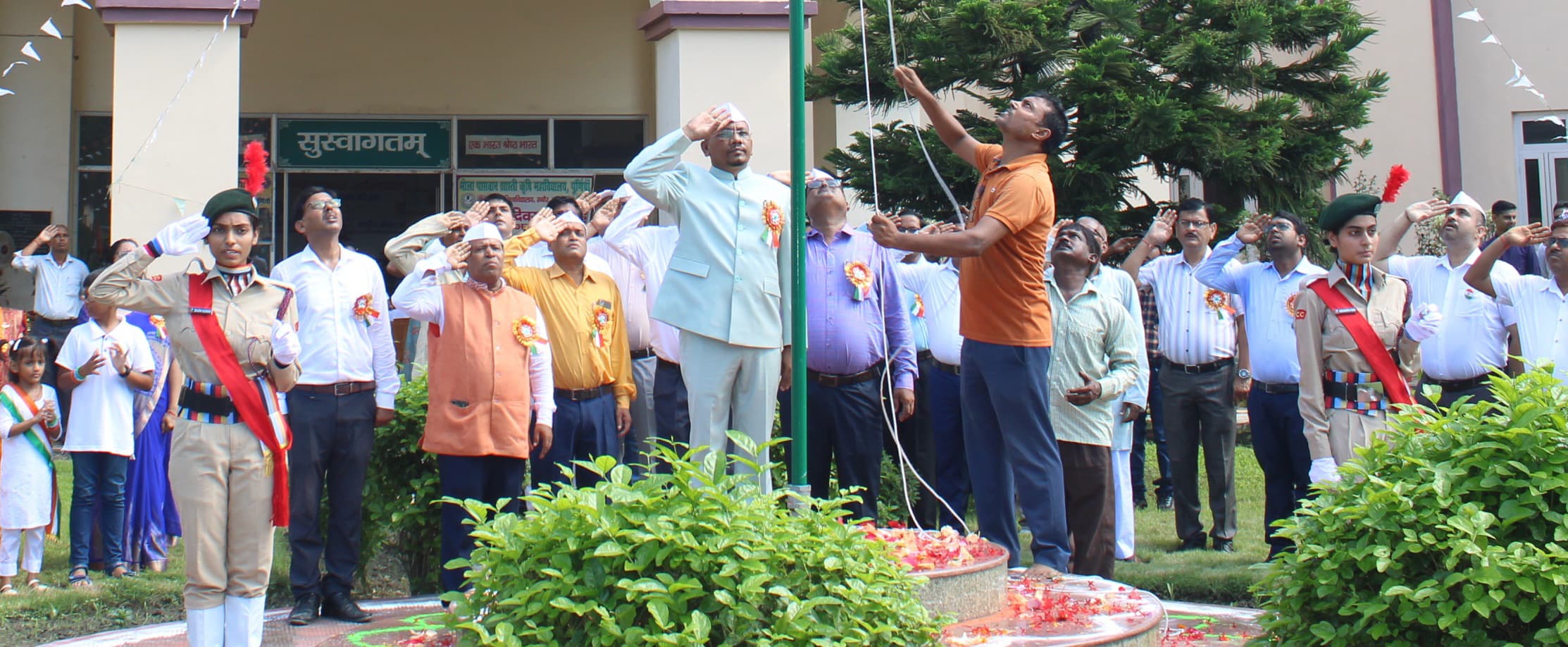 स्वतंत्रता दिवस पर सम्मानित की गयी कृषि महाविद्यालय की टॉपर छात्राएं
