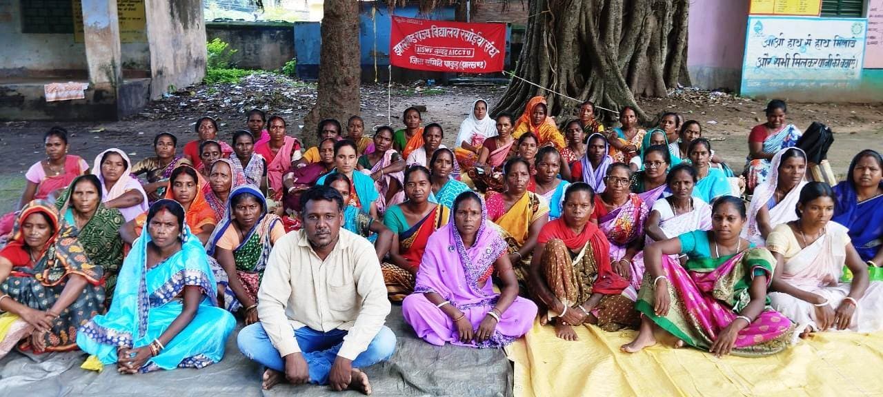 रसोईया संघ की बैठक में चार माह से मानदेय नहीं मिलने को लेकर चर्चा