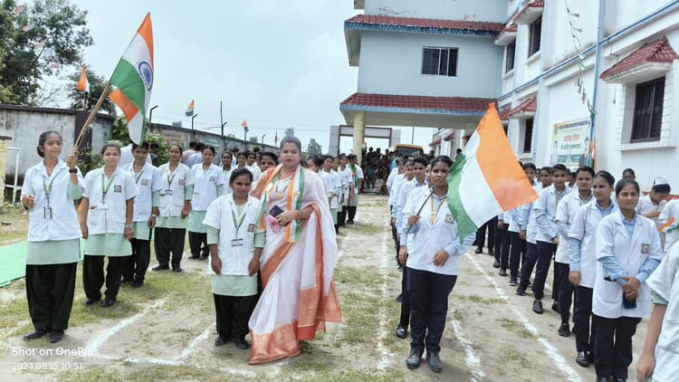 शिवम हायर एजुकेशन नर्सिंग कॉलेज में धूमधाम से मना स्वतंत्रता दिवस