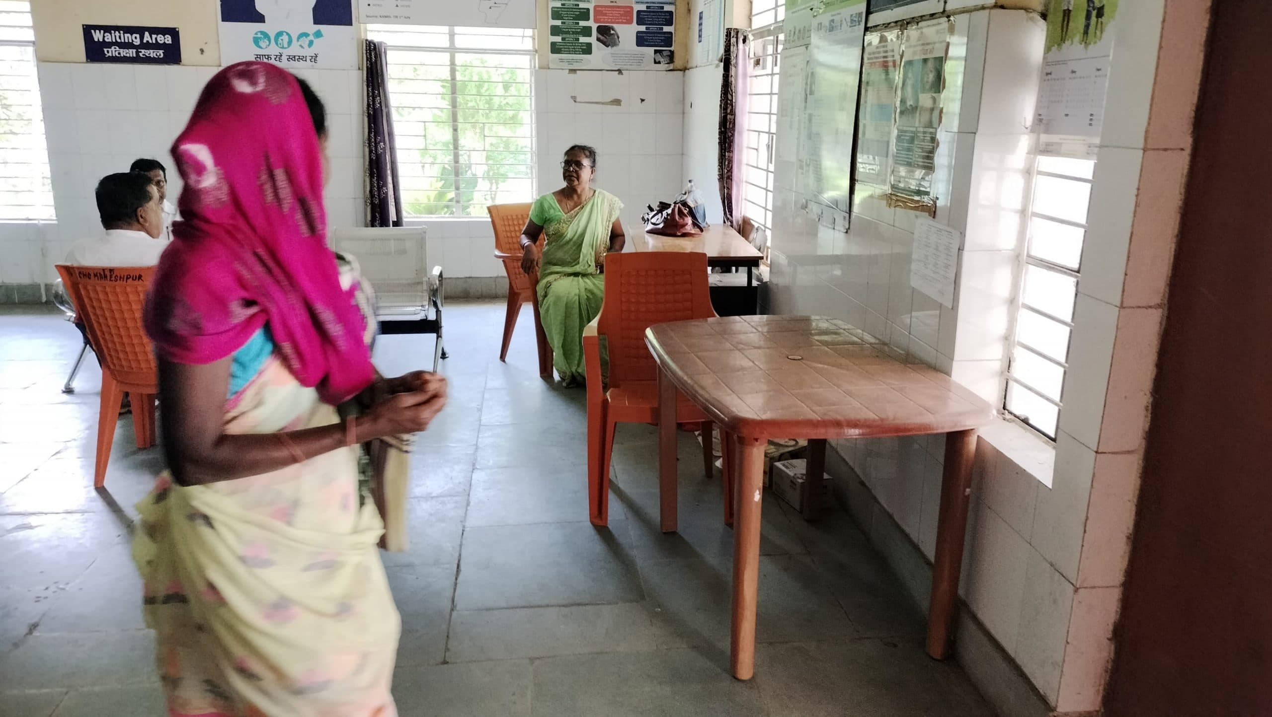 डॉक्टर के साथ दुष्कर्म व हत्या के विरोध में ओपीडी सेवा रही बंद, बिना इलाज कराए लौटे मरीज