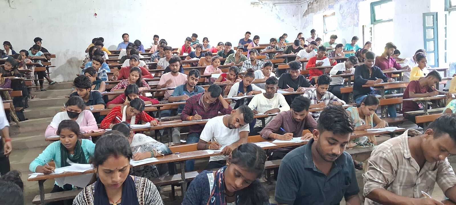 स्नातक सेमेस्टर-2 परीक्षा के दूसरे दिन कदाचार के आरोप में नौ परीक्षार्थी निष्कासित