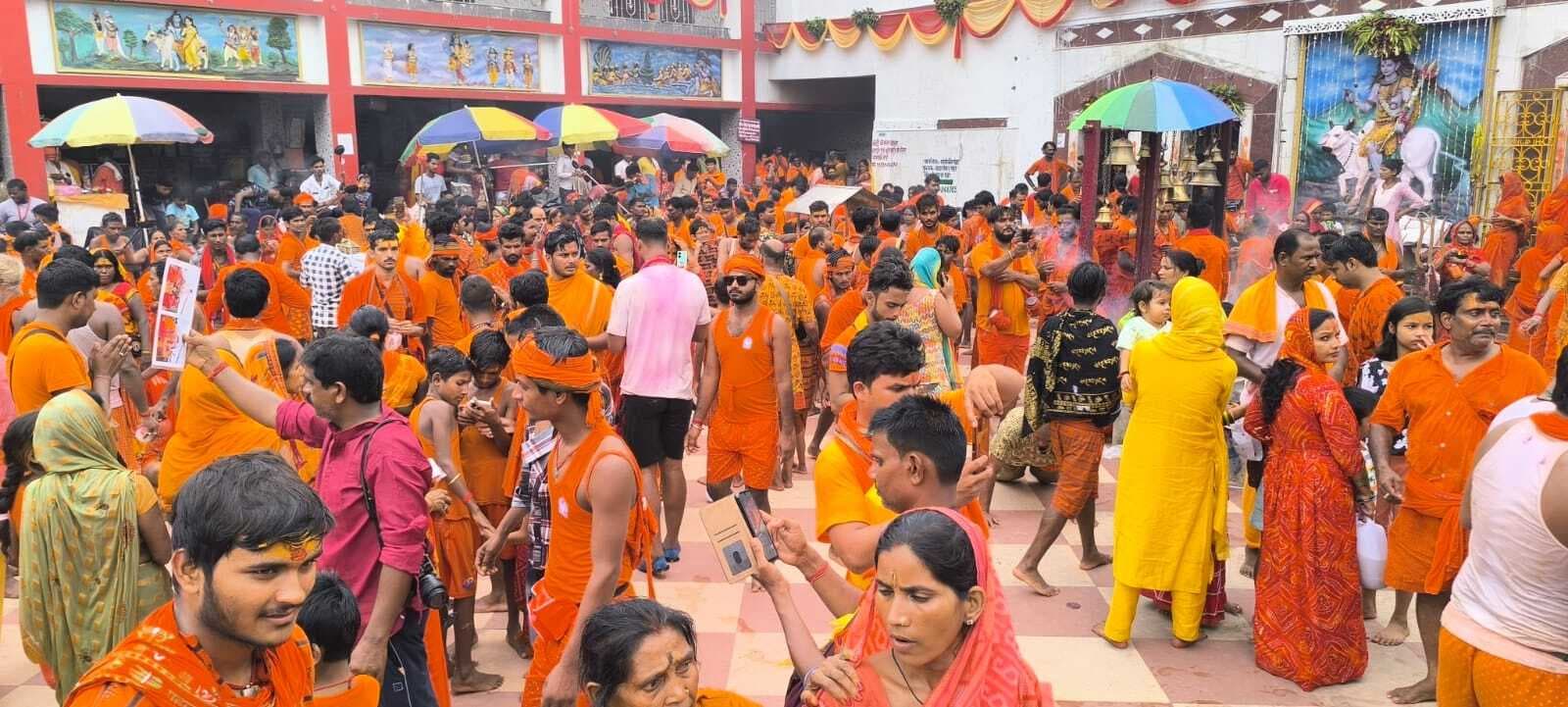 श्रावणी मेले के 27वें दिन बाबा फौजदारीनाथ दरबार में भीड़ उमड़ी, 66,985 कांवरियों ने की स्पर्श पूजा
