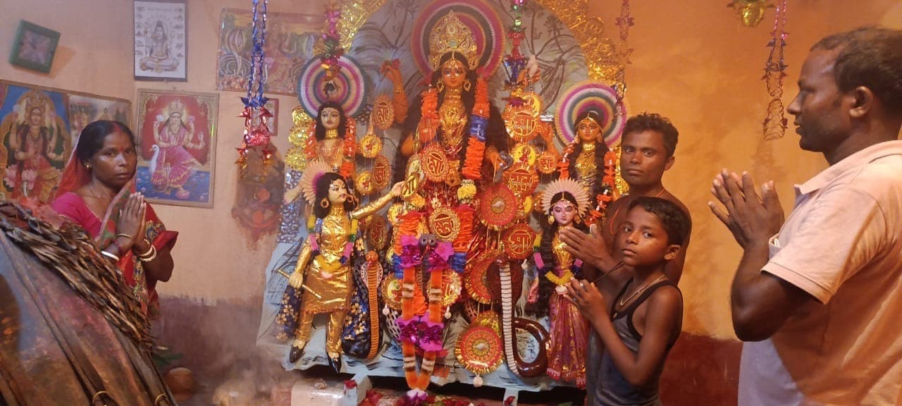 नाला में मां मनसा की धूमधाम से हुई पूजा