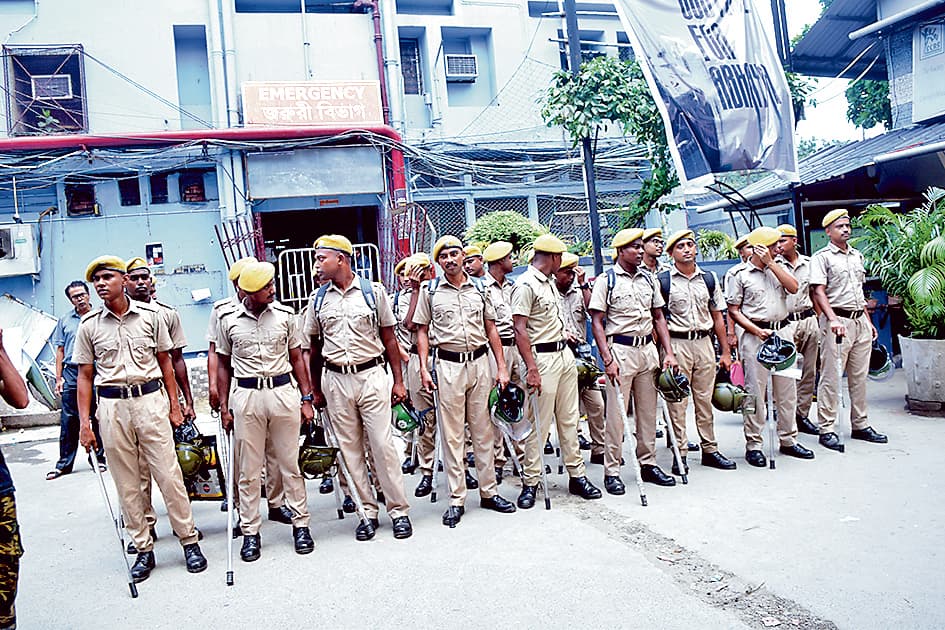 बयान दर्ज कराने के लिए मीनाक्षी सहित सात तलब