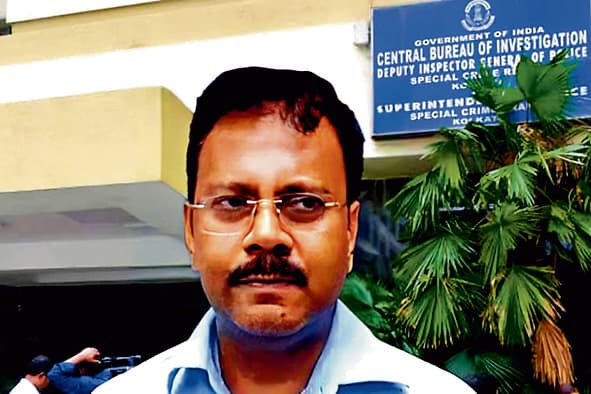 सीबीआइ कार्यालय में दूसरे दिन भी पेश हुए संदीप घोष