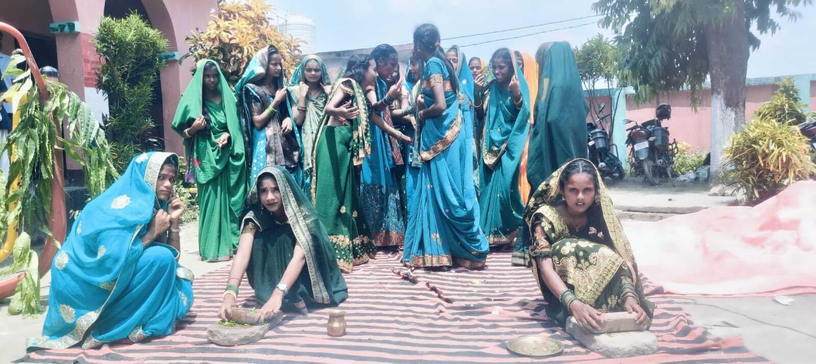 स्कूली बच्चों ने मनाया सावन महोत्सव