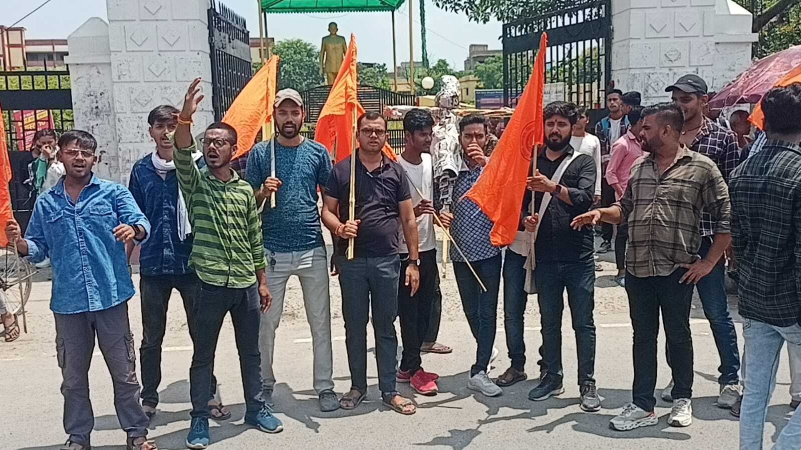 अभाविप ने पश्चिम बंगाल के सीएम का फूंका पुतला