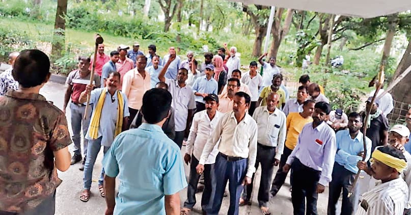 Ranchi news : एचइसी के सप्लाई कर्मियों ने अधिकारियों को मुख्यालय और एफएफपी बिल्डिंग में जाने से रोका