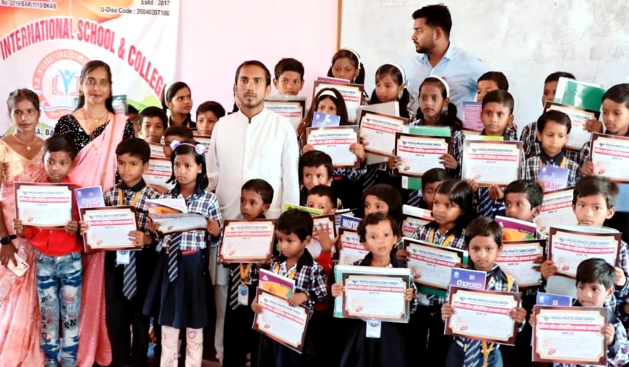 कपका में मेधावी विद्यार्थियों को किया सम्मानित