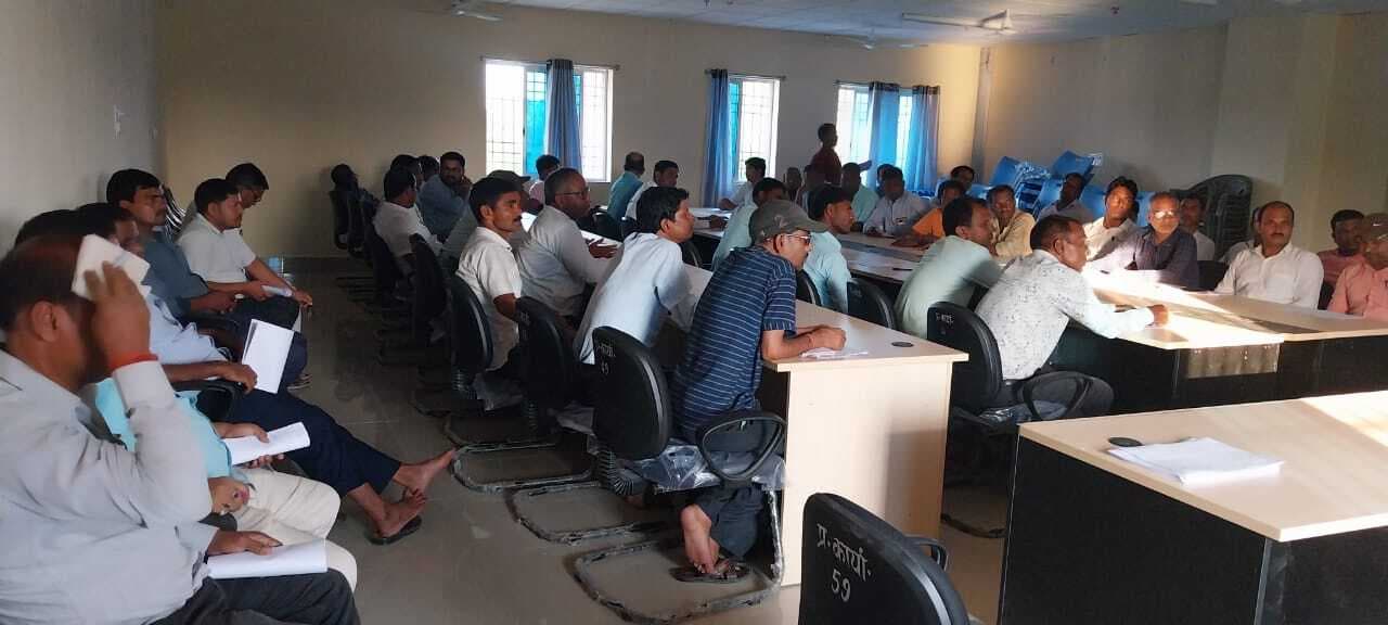 बीएलओ की बैठक में मतदाता सूची में सुधार का दिया निर्देश