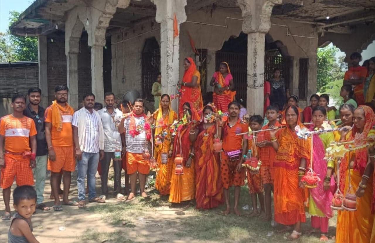 कांवरियों के जत्थे ने बाबा मदनेश्वर धाम में चढ़ाया जल