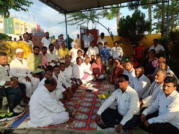 पैक्स कर्मचारी संघ जिला इकाई की बैठक में मानदेय देने की मांग