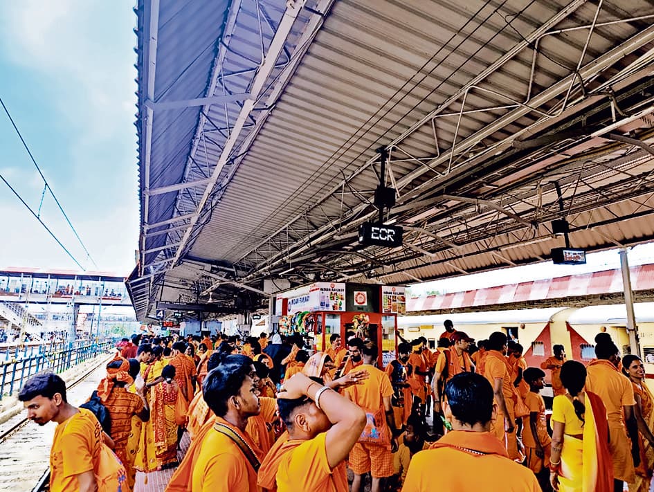 अंतिम सोमवारी को लेकर बाबाधाम जानेवाली ट्रेनों में कांवरियों की रही भीड़