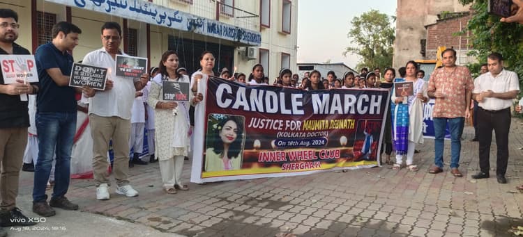 कोलकाता की घटना के विरोध में निकाला कैंडल मार्च