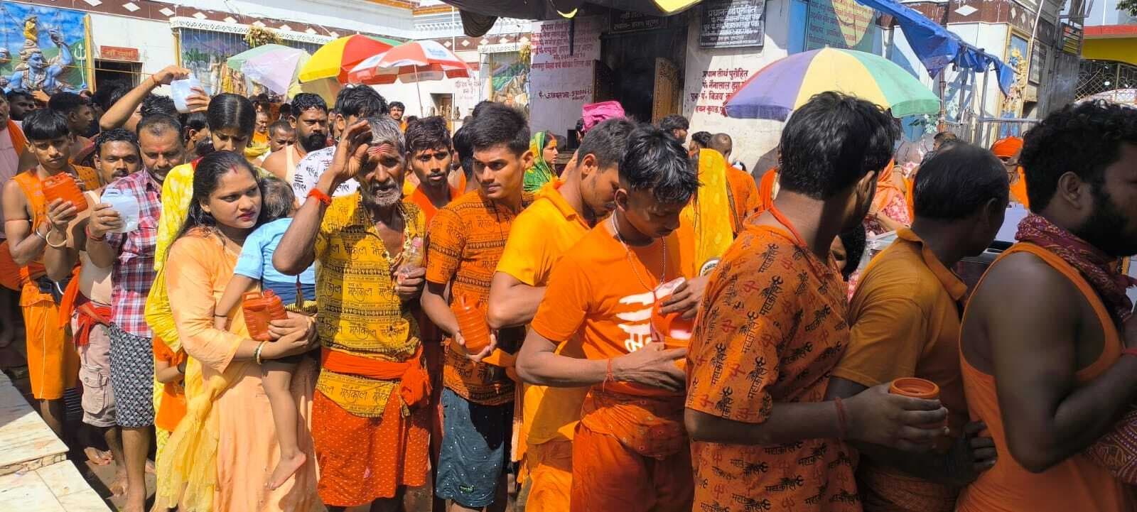 लीड : 28वें दिन 52,520 कांवरियों ने की बाबा की स्पर्श पूजा