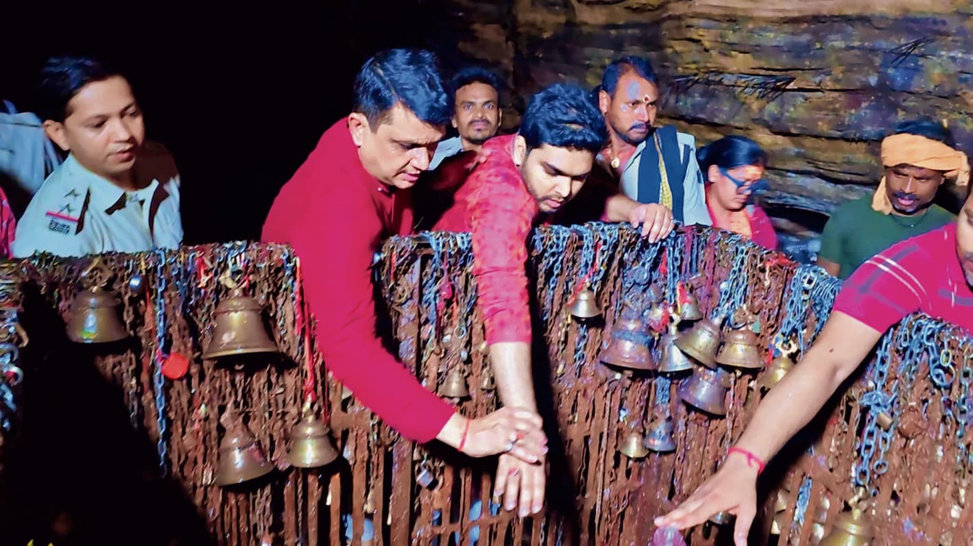 जंगल के रास्तों में श्रद्धालुओं का रखें ध्यान : डीएम