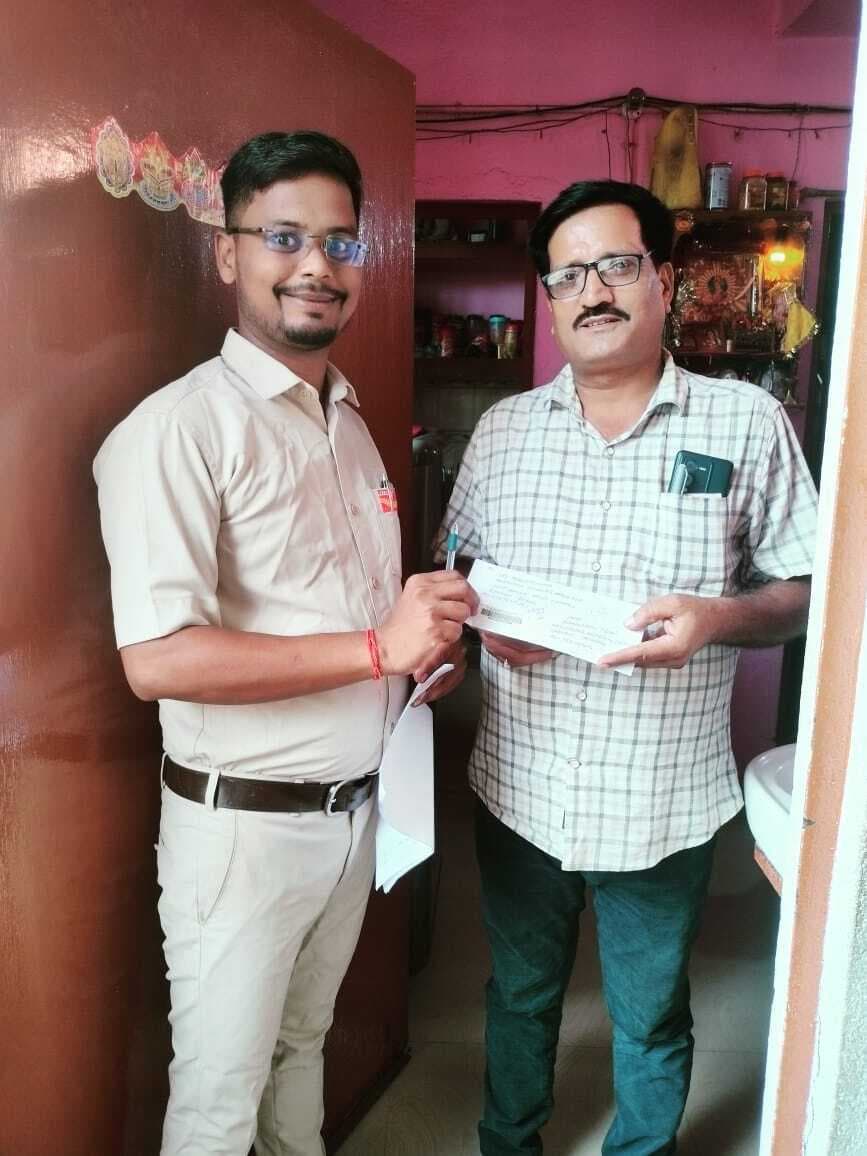 राखी संग बहन के स्नेह को डाकिया ने भाई तक पहुंचाया