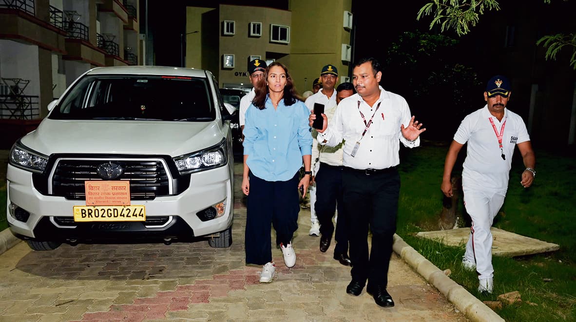 दंगल गर्ल गीता फोगाट पहुंचीं बिपार्ड, प्रशिक्षु लोकसेवकों को दिये टिप्स