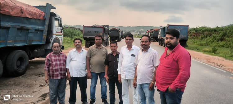 डंपर मालिकों ने कोल ट्रांसपोर्टिंग रोकी