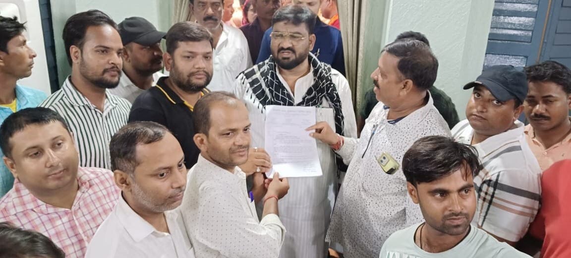 मुफस्सिल लिपिक मोर्चा के प्रतिनिधि मंडल ने नगर विकास मंत्री को सौंपा ज्ञापन