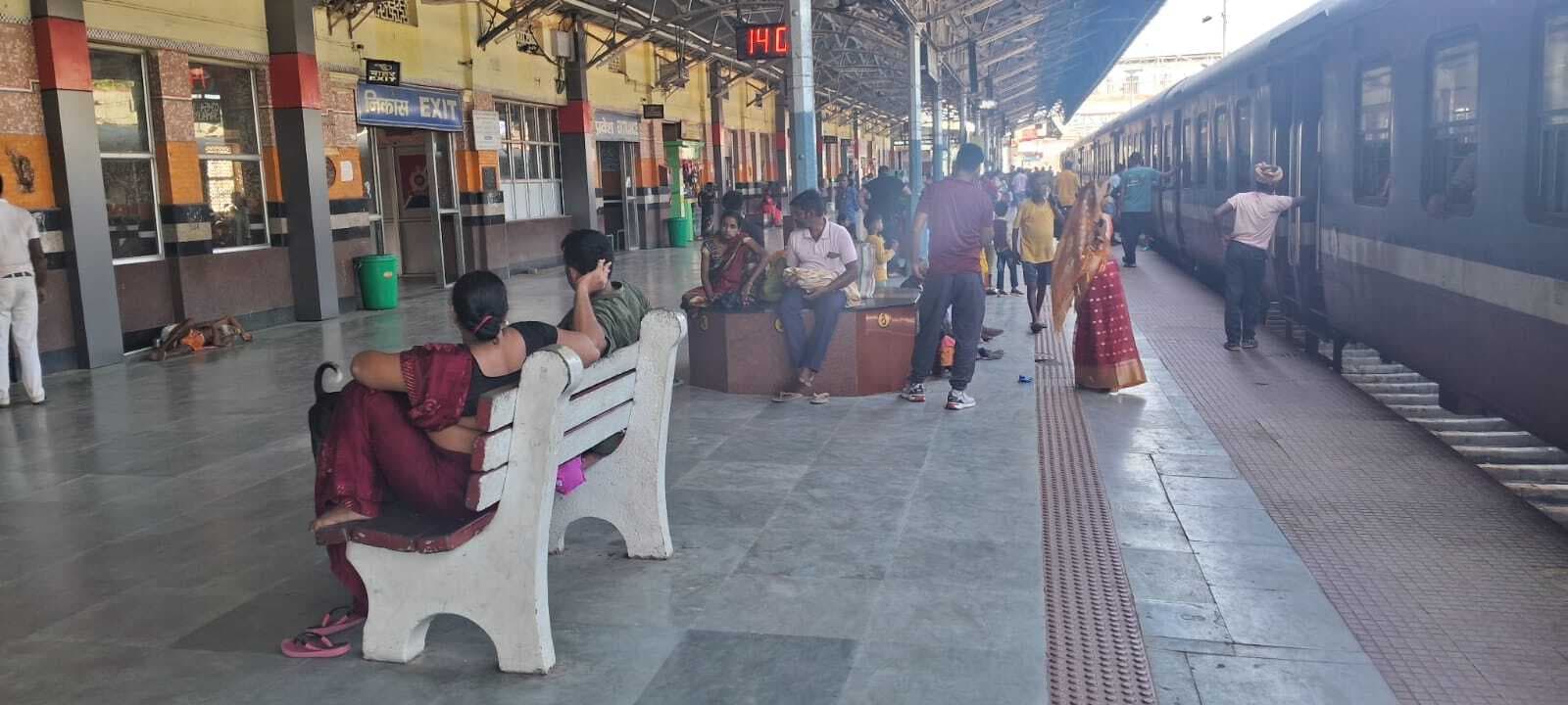 दो घंटे 15 मिनट लेट रवाना हुई जमालपुर-साहिबगंज पैसेंजर