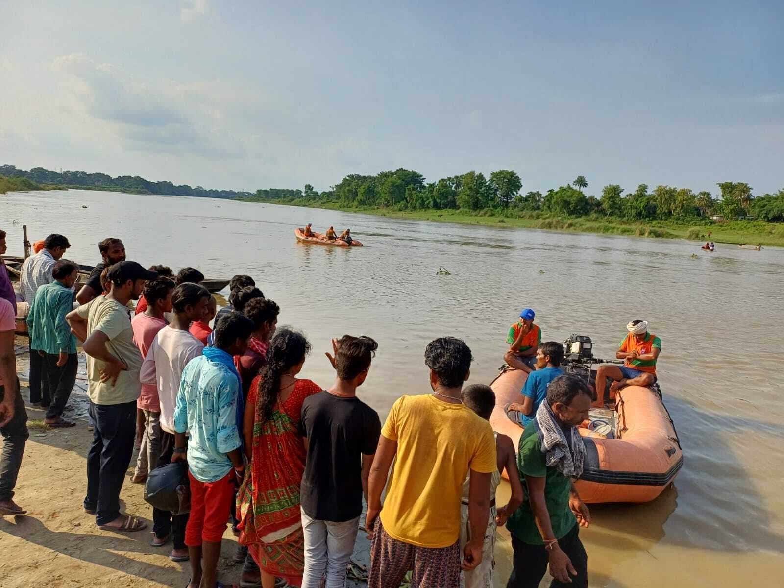 हंसी-मजाक में गहरे पानी में चले गए सभी दोस्त, एक-दूसरे को बचाने में नदी में डूबने लगे
